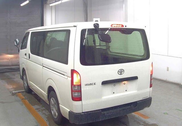 TOYOTA HIACE VAN
