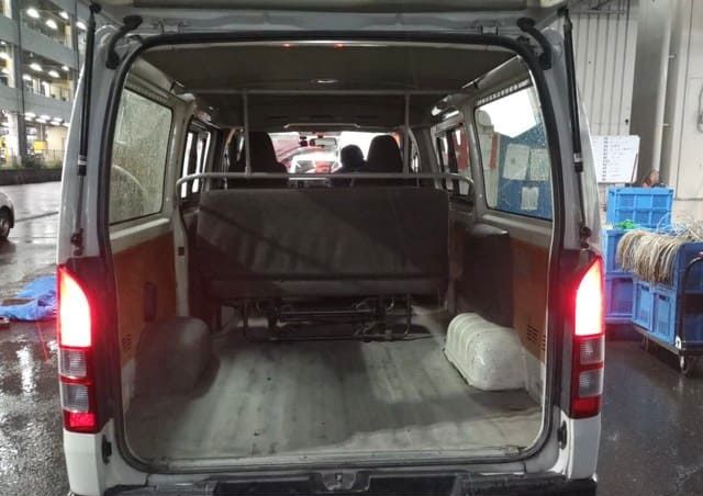 TOYOTA HIACE VAN