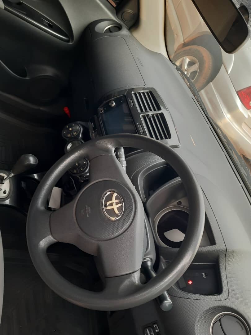 TOYOTA IST